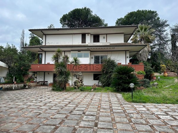 casa indipendente in vendita a Velletri