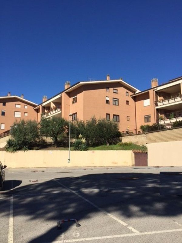 negozio in vendita a Velletri