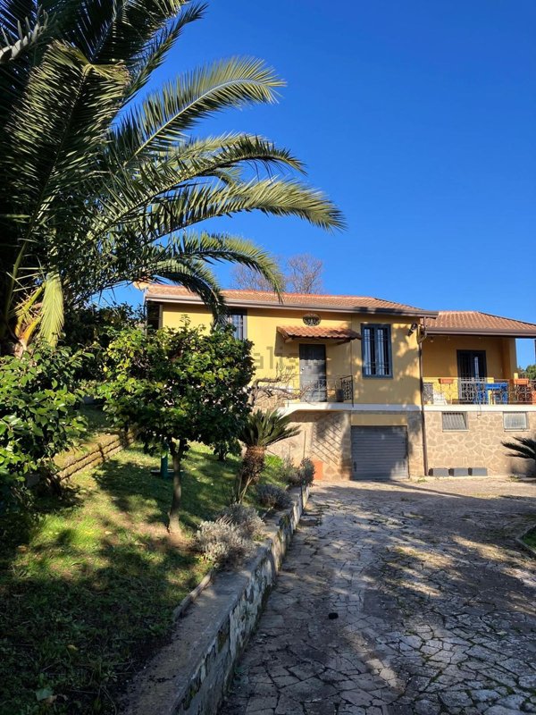 casa indipendente in vendita a Velletri