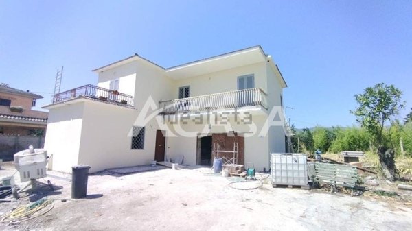 casa indipendente in vendita a Velletri
