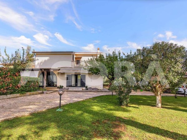 casa indipendente in vendita a Velletri