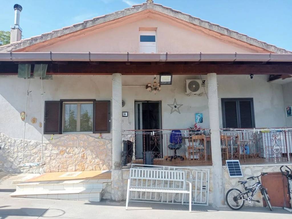 casa indipendente in vendita a Velletri