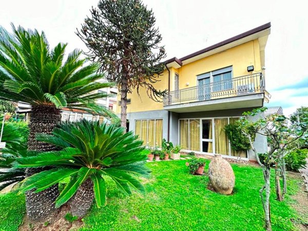 casa indipendente in vendita a Velletri
