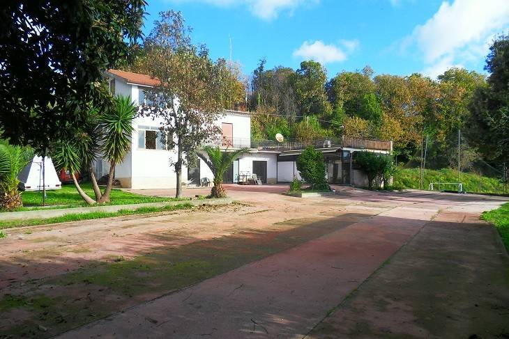 negozio in vendita a Velletri