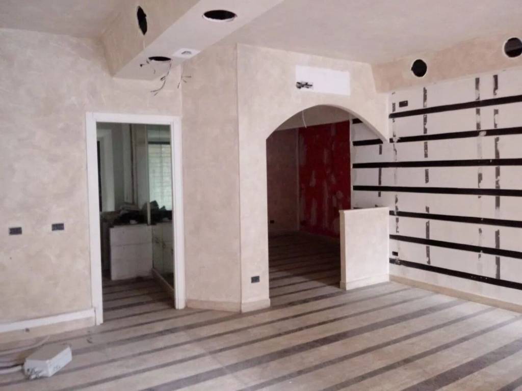 negozio in vendita a Velletri