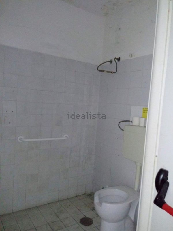 locale commerciale in vendita a Velletri