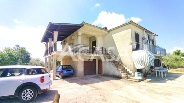 casa indipendente in vendita a Velletri