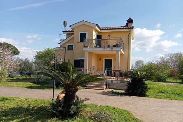 casa indipendente in vendita a Velletri