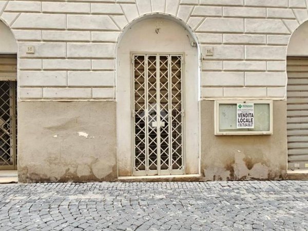 negozio in vendita a Velletri