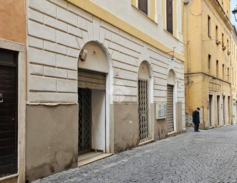 locale commerciale in vendita a Velletri