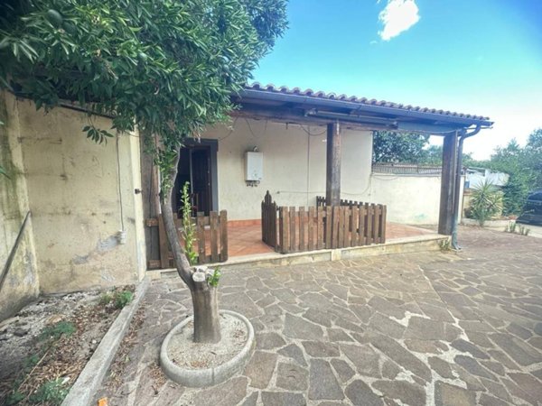locale commerciale in vendita a Velletri