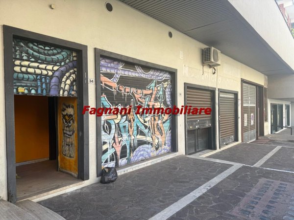 locale commerciale in vendita a Velletri