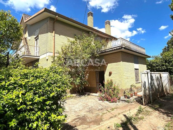casa indipendente in vendita a Velletri