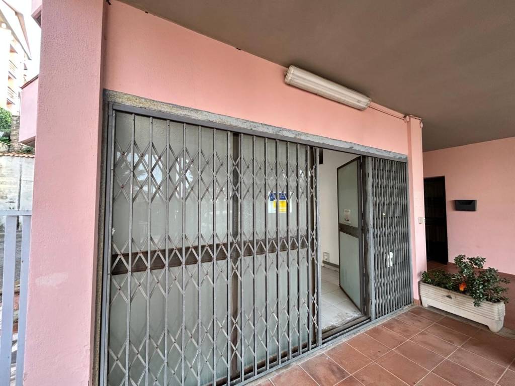negozio in vendita a Velletri