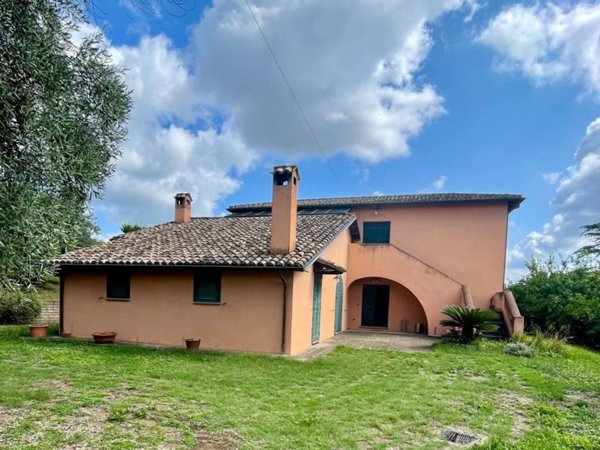 casa indipendente in vendita a Velletri