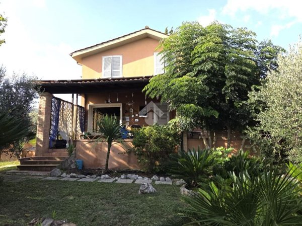casa indipendente in vendita a Velletri