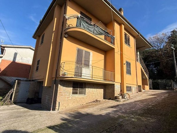 casa indipendente in vendita a Velletri