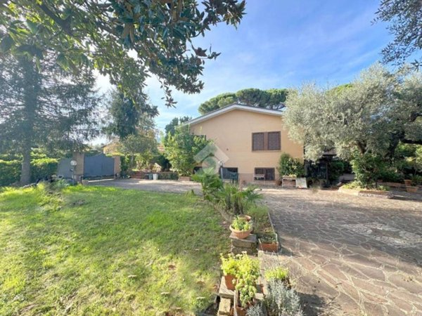 casa indipendente in vendita a Velletri