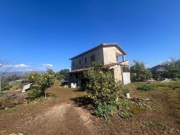 casa indipendente in vendita a Velletri