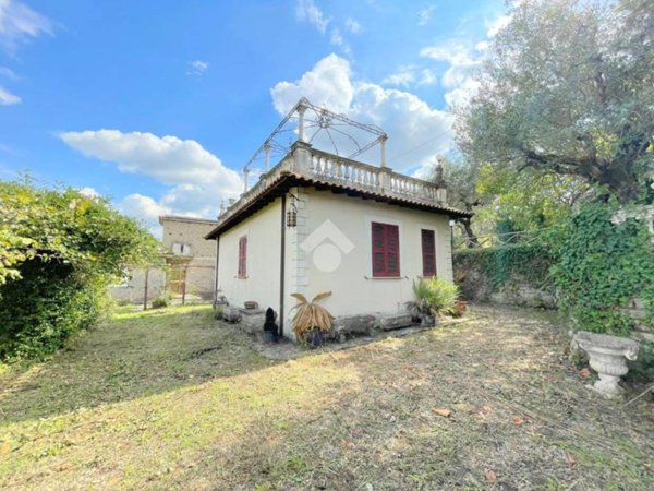 casa indipendente in vendita a Velletri