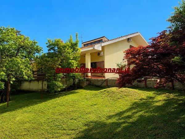 casa indipendente in vendita a Velletri