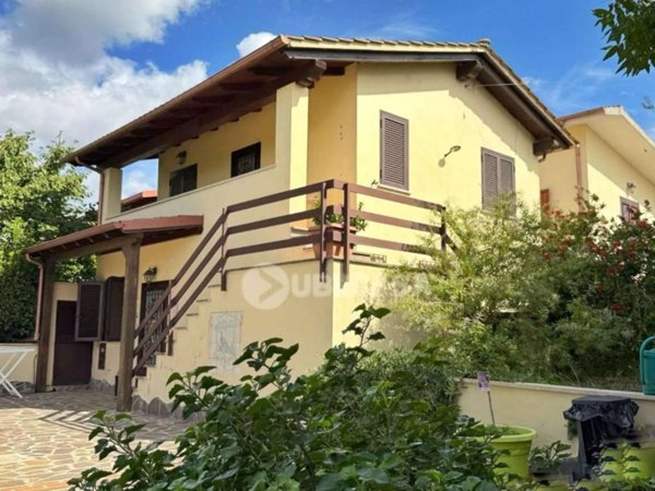 casa indipendente in vendita a Velletri