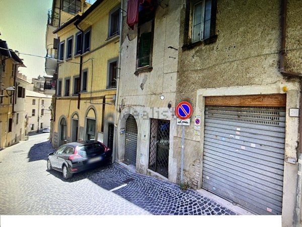 locale commerciale in vendita a Velletri
