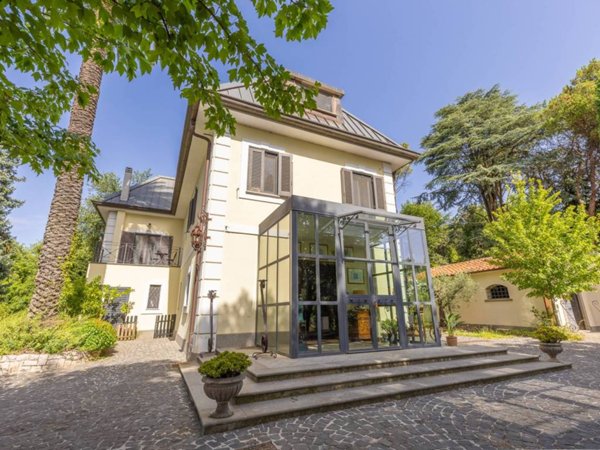 casa indipendente in vendita a Velletri