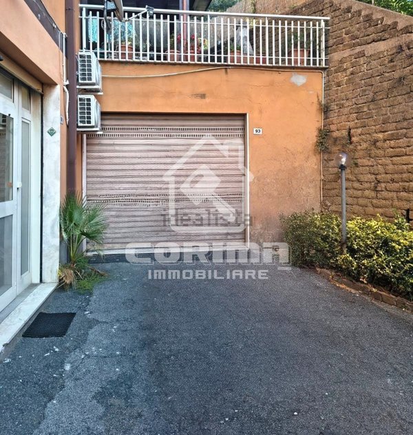 locale commerciale in vendita a Velletri