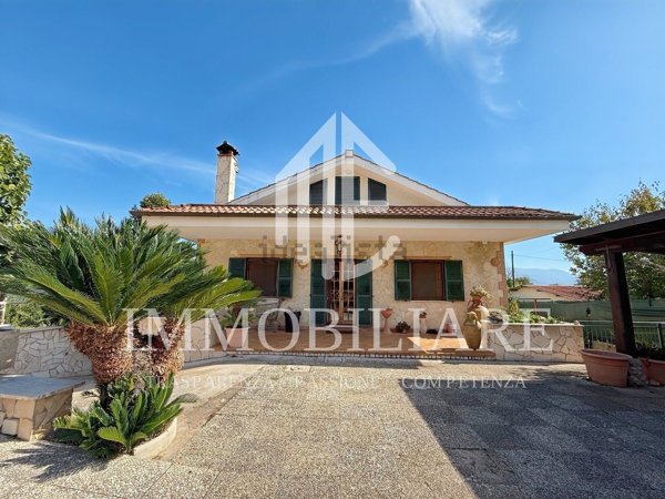 casa indipendente in vendita a Velletri