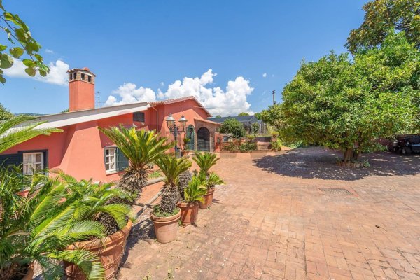 casa indipendente in vendita a Velletri