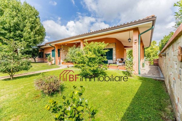 casa indipendente in vendita a Velletri