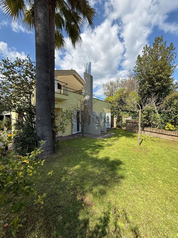 casa indipendente in vendita a Velletri