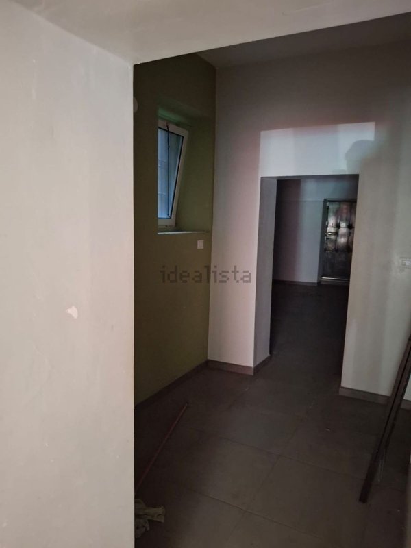 locale commerciale in vendita a Velletri