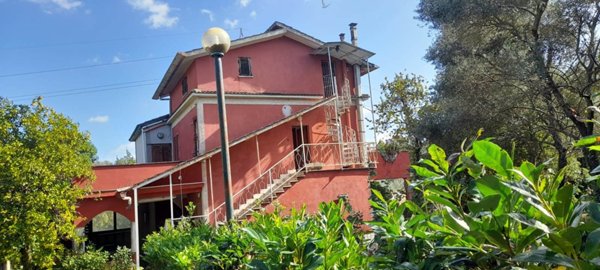 casa indipendente in vendita a Velletri