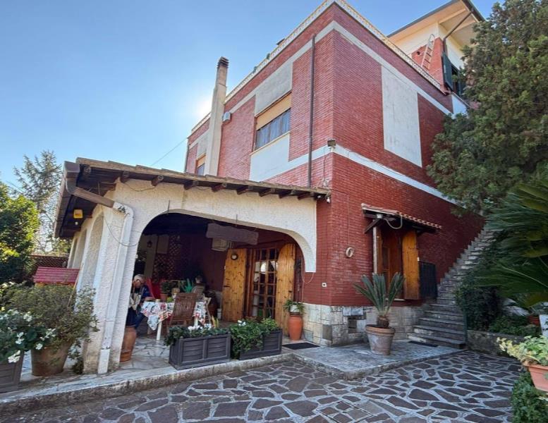 casa indipendente in vendita a Velletri