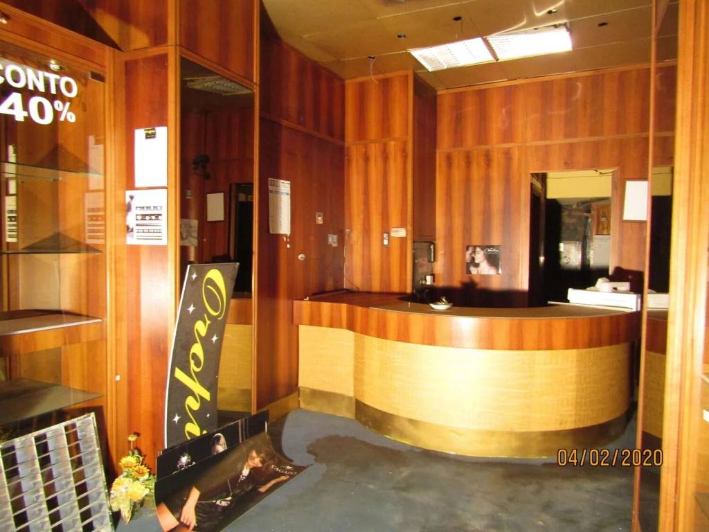 negozio in vendita a Velletri