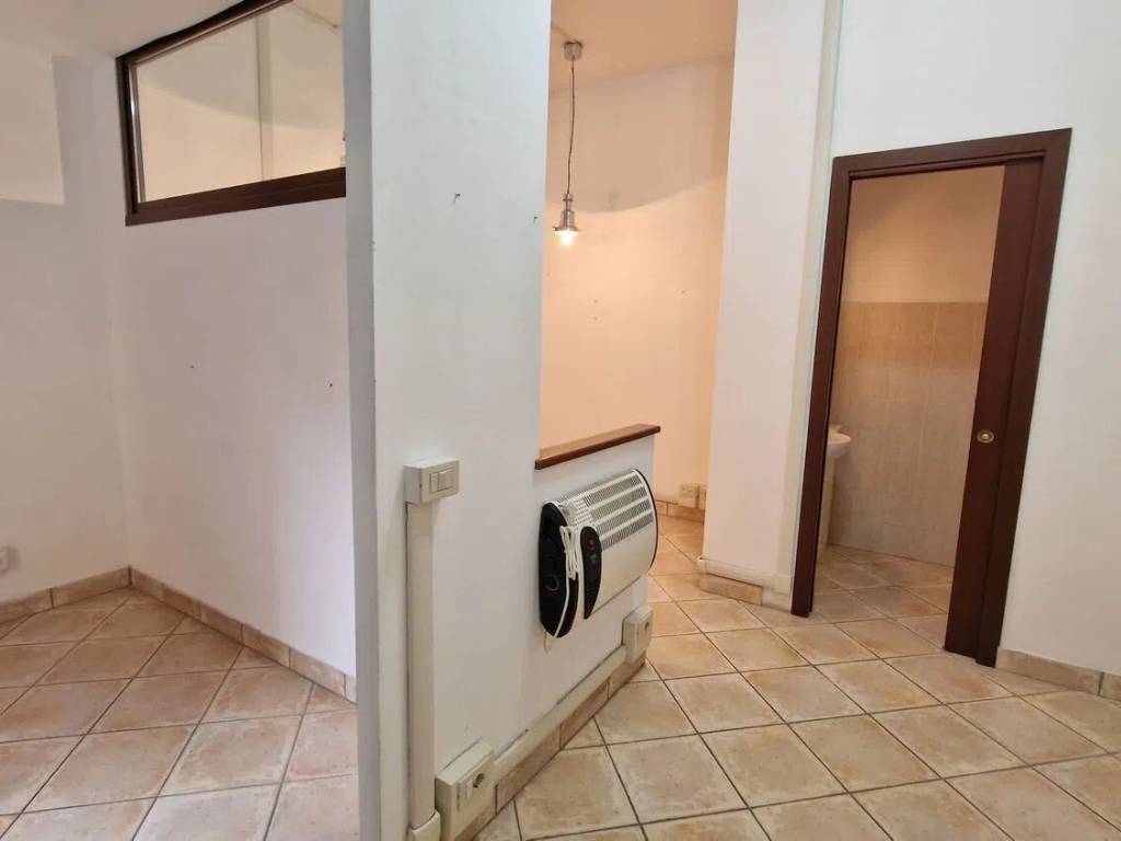 negozio in vendita a Velletri