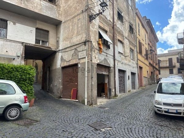 locale di sgombero in vendita a Velletri