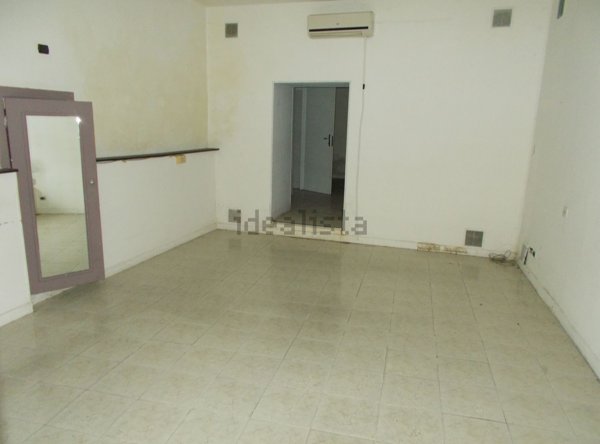 locale commerciale in vendita a Velletri