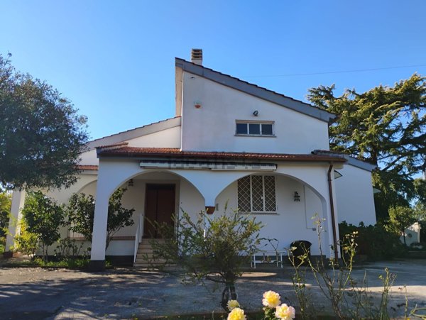 casa indipendente in vendita a Velletri