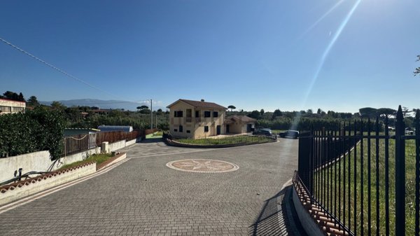 casa indipendente in vendita a Velletri