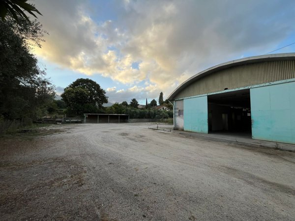 capannone in vendita a Velletri