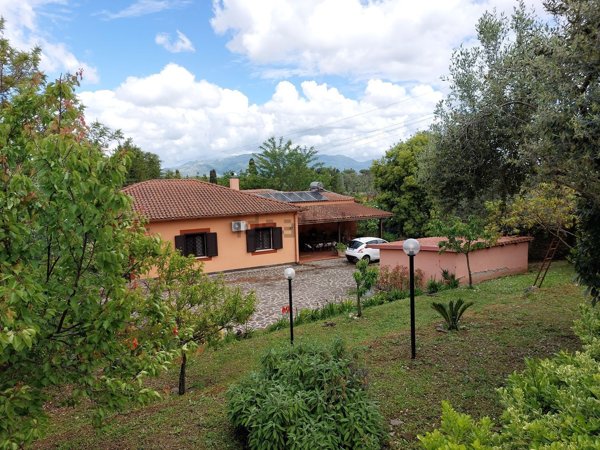 casa indipendente in vendita a Velletri