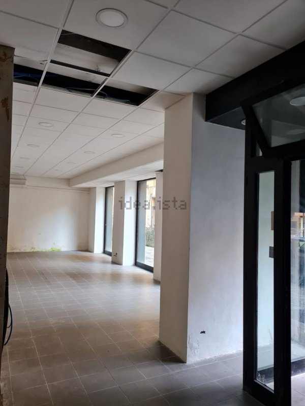 locale commerciale in vendita a Velletri