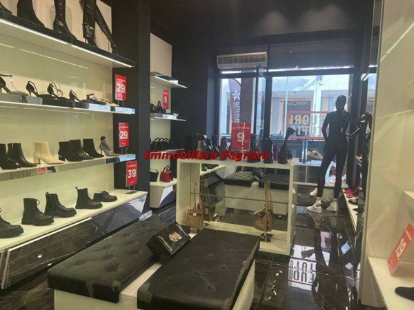 negozio in vendita a Velletri