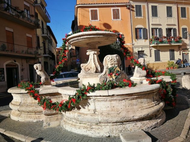 locale commerciale in vendita a Velletri