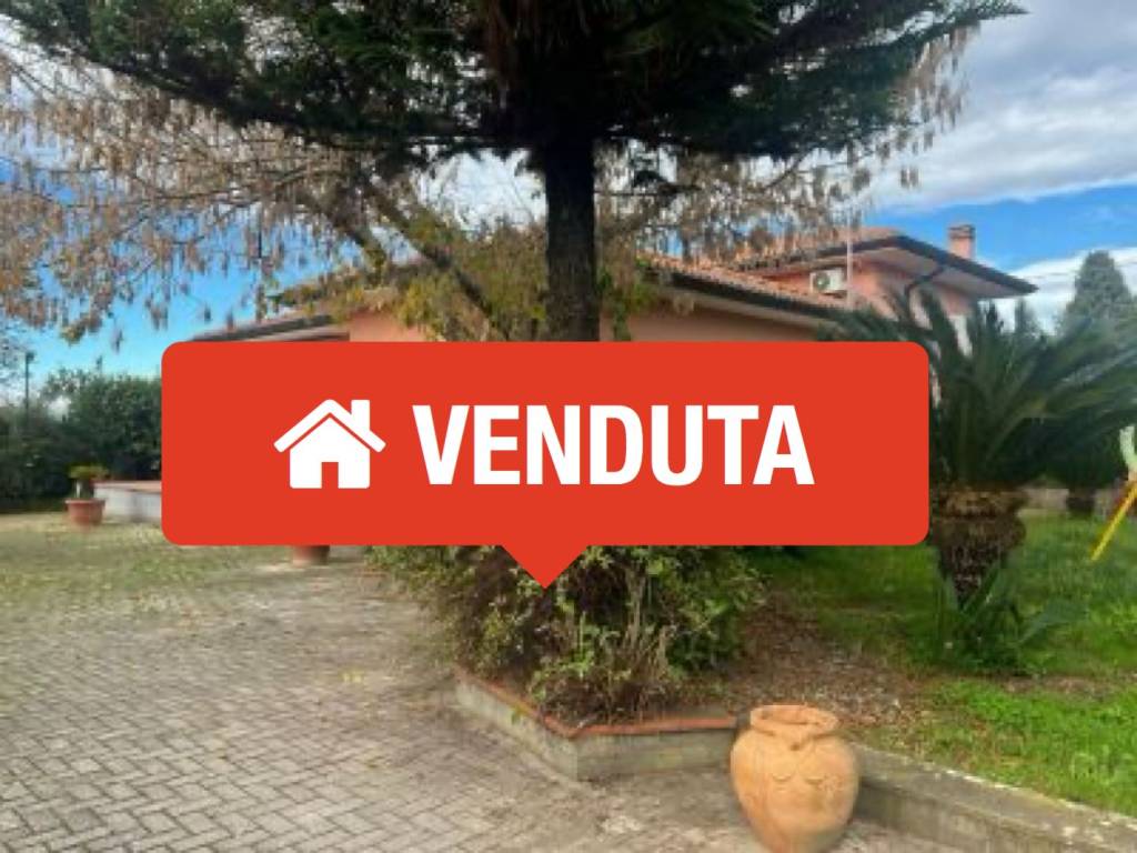 casa indipendente in vendita a Velletri
