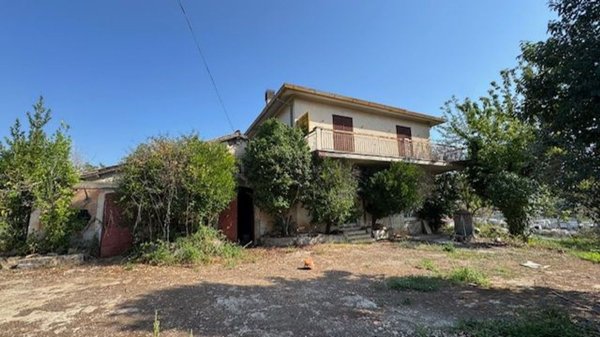 casa indipendente in vendita a Velletri