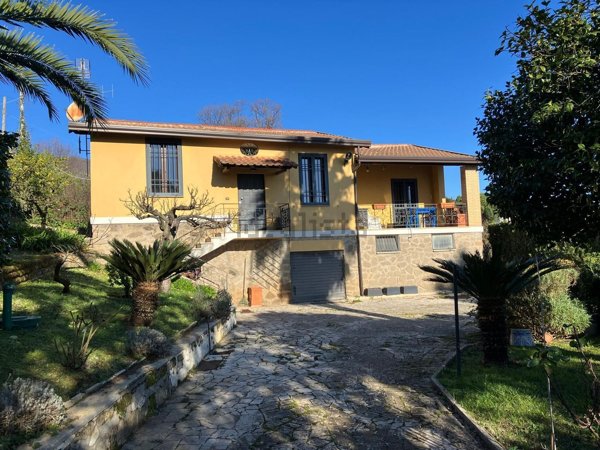 casa indipendente in vendita a Velletri